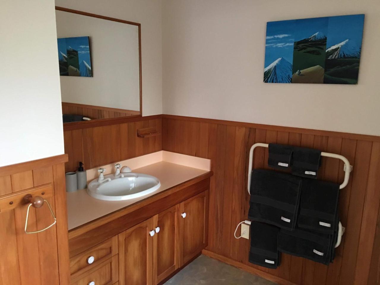 Pukeko Lodge Bnb New Plymouth Exterior photo